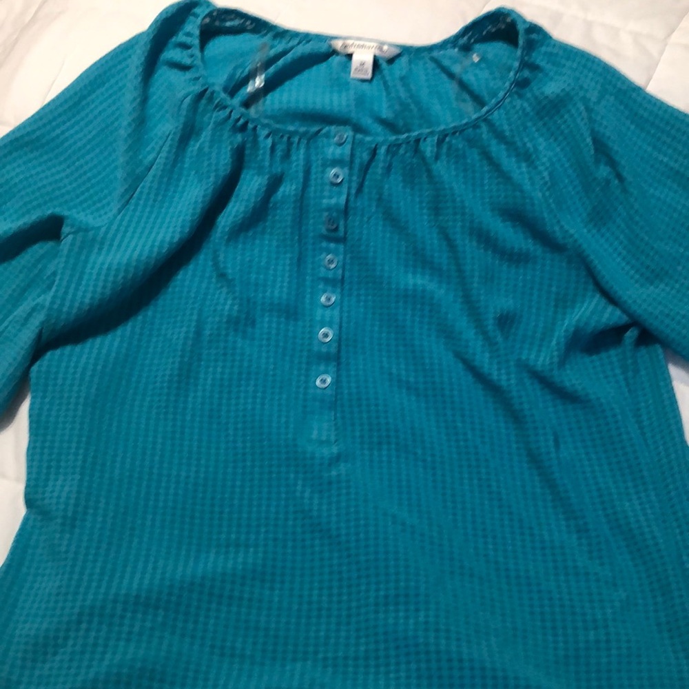 3/4 length turquoise shirt sz m